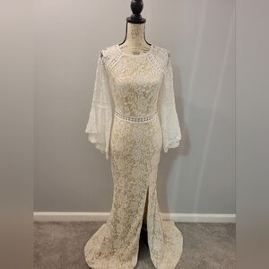 NWT Baltic Born Sedona Lace Mermaid Dresa with Bell Sleeves Size Small